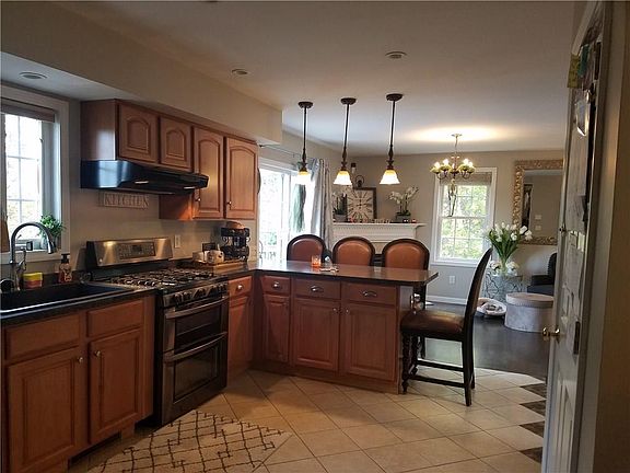 2nd image of 142 Elizabeth Ave
