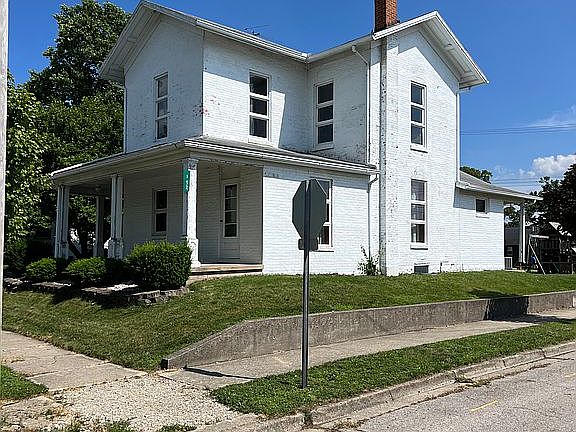 4th image of 152 W Wood St