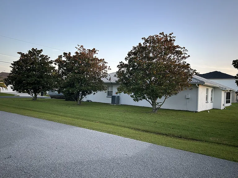 2 Lamar Ln — Photo 2