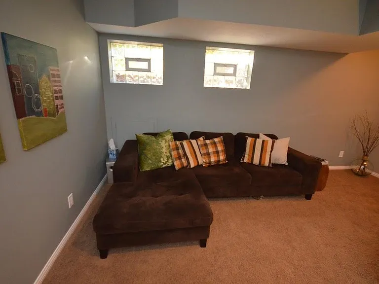 940 Mound St — Photo 25
