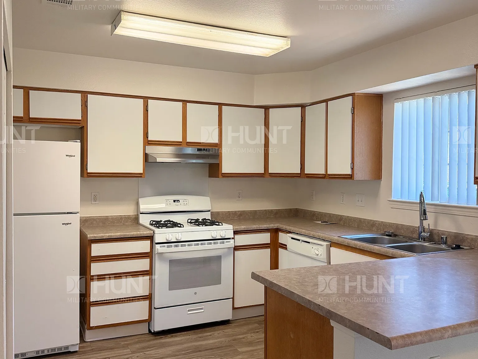 4 bed, 2.5 bath, 1801 sqft, $4,545 — Photo 2