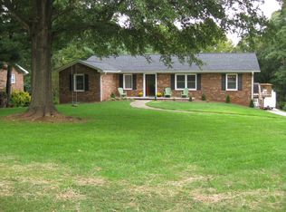 1945 Landover Dr, Clemmons, NC 27012