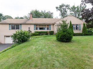 36 Applewood Rd, Branford, CT 06405