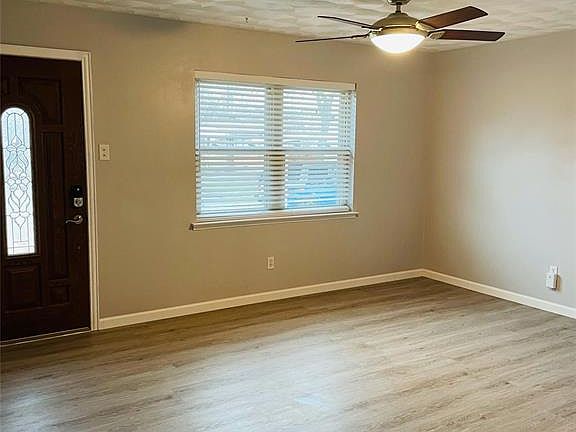 2nd image of 513 Birchwood Cir