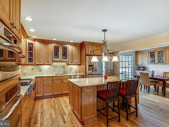 3rd image of 10608 Vickers Dr