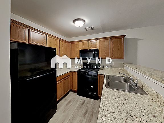 2nd image of 70 Crestfield Cir