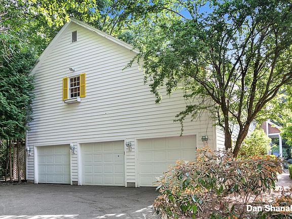 4th image of 6957 Lakeshore Ct