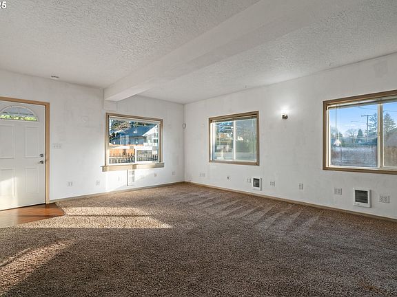 3rd image of 2038 E St
