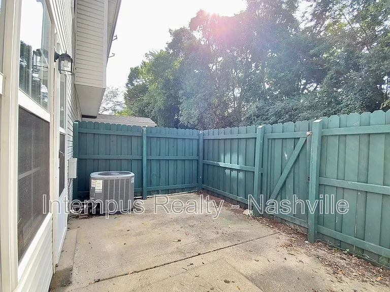 325 Shoshone Pl — Photo 21