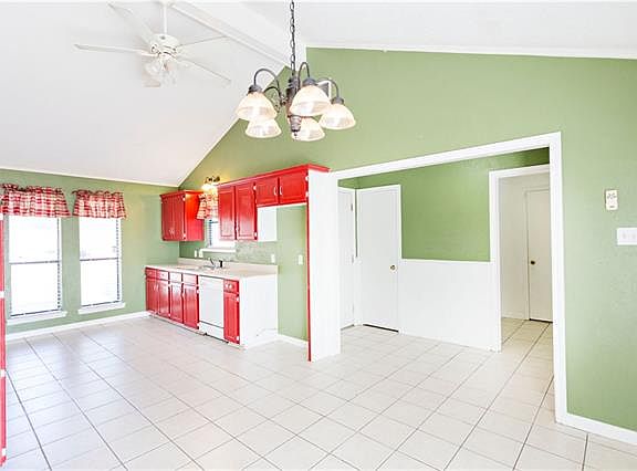2nd image of 1007 Savannah Dr