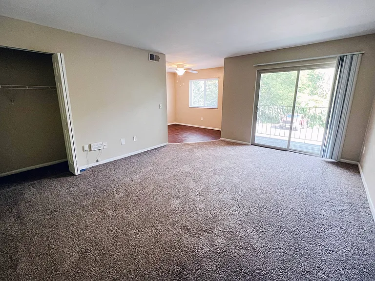 Sharondale Woods Apartments — Photo 68