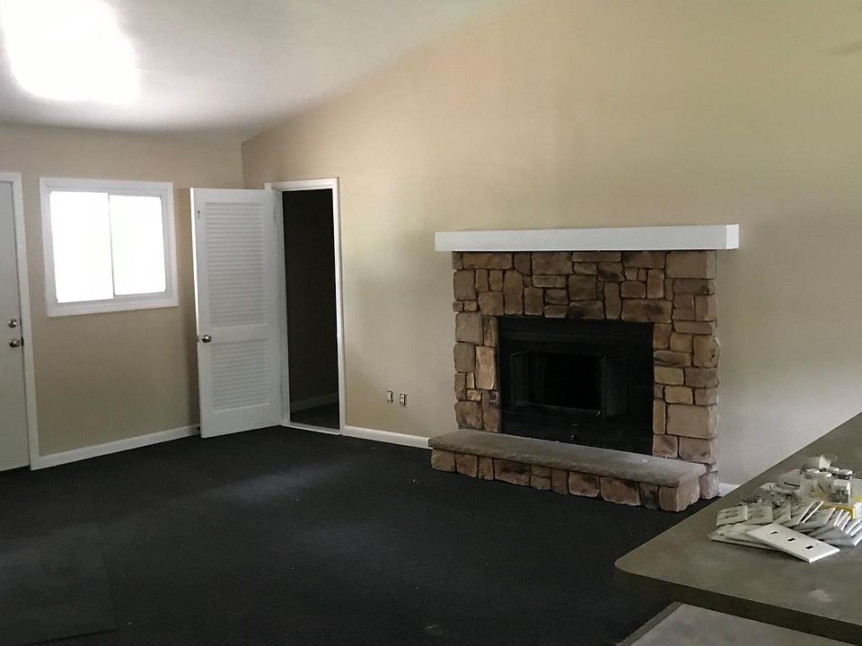 2nd image of 3624 W Lincolnshire Blvd