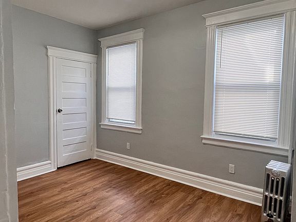 4th image of 40 Saint Paul Ave Floor 1