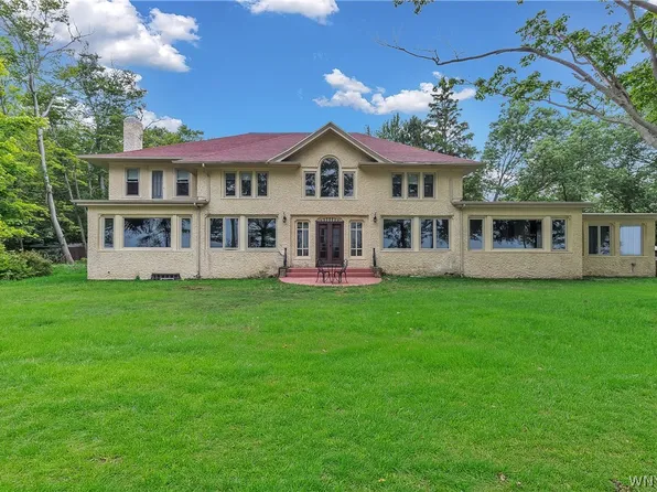 6970 Lake Shore Rd, Derby, NY 14047