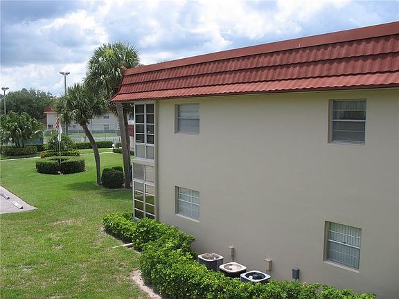 2nd image of 26 Pine Arbor Ln