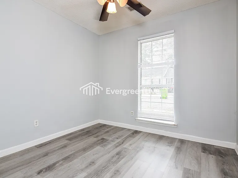 404 Winslow Way — Photo 6