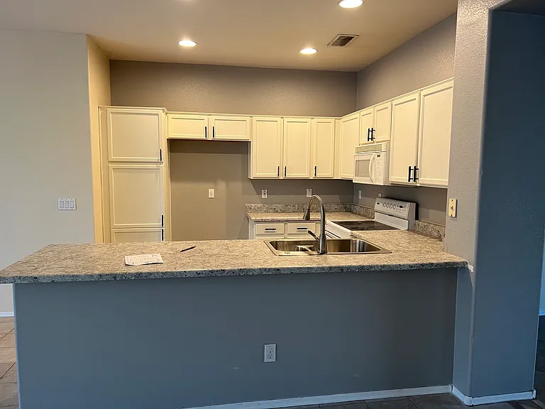 6605 W Lawrence Ln — Photo 11