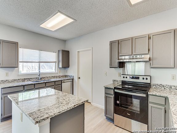 2nd image of 15433 CANTEEN CREEK DR