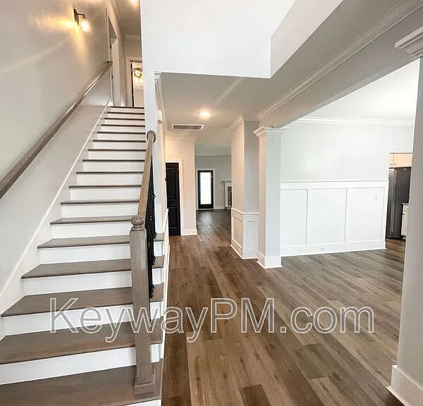 2217 Laurens St — Photo 2