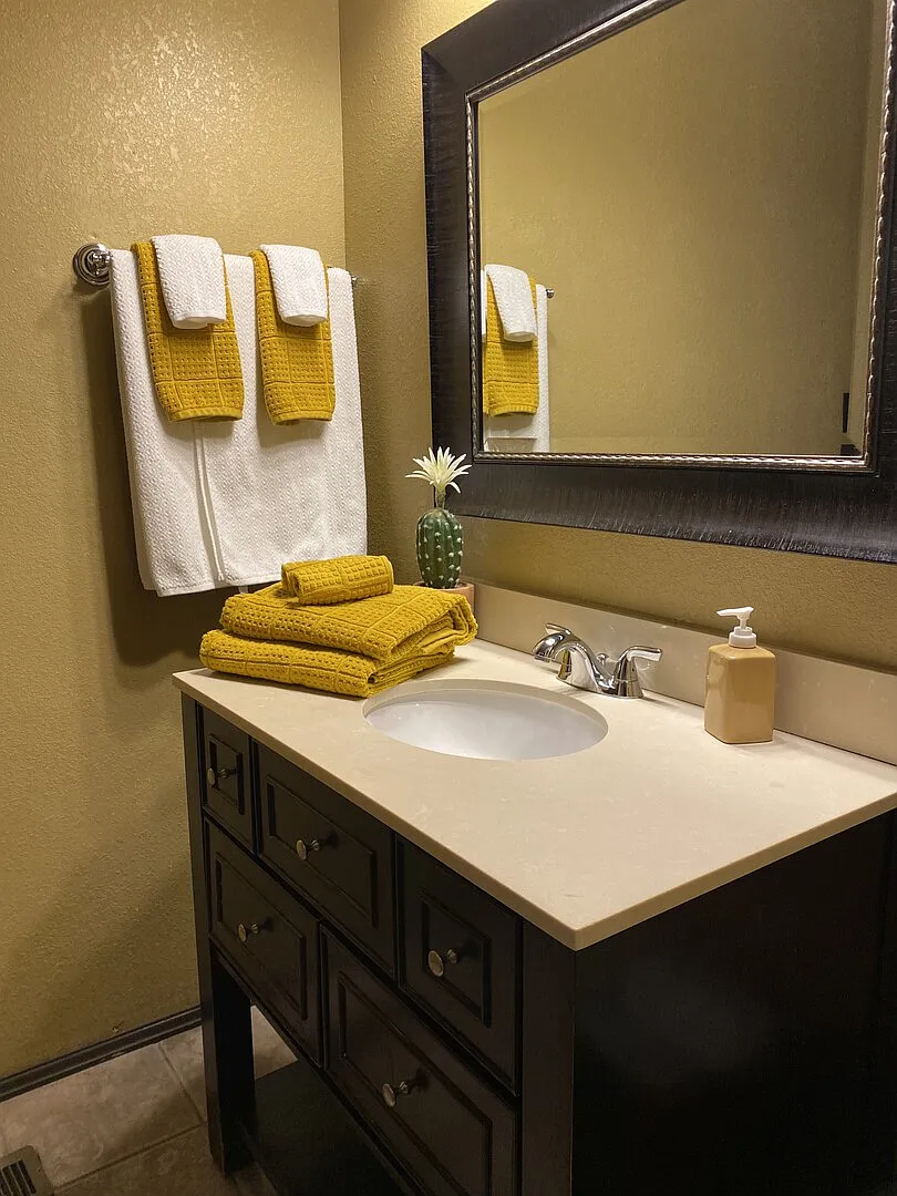 Charming 3 Bedroom 2 Bath Home — Photo 4