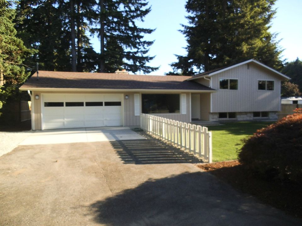 1st image of 3330 SE Ash Ave