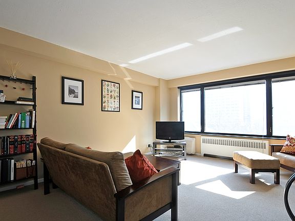 2nd image of 3100 N Lake Shore Dr APT 704