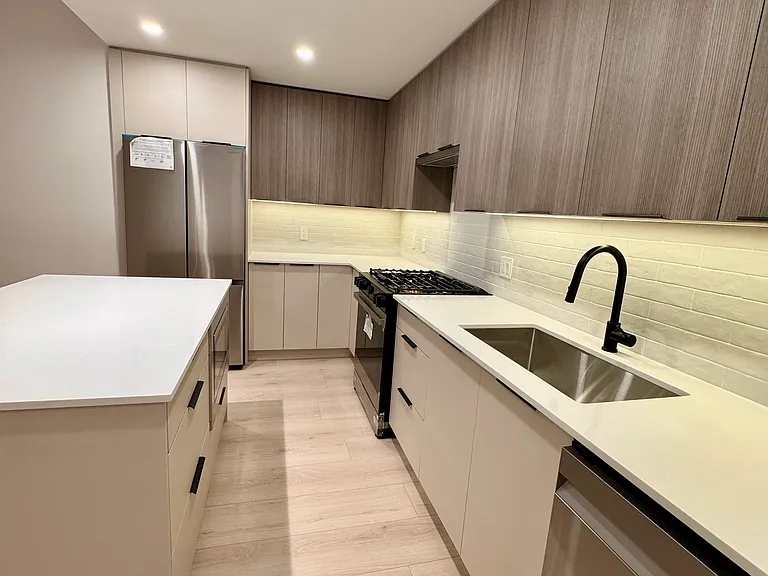 111 Buller St #102 — Photo 2