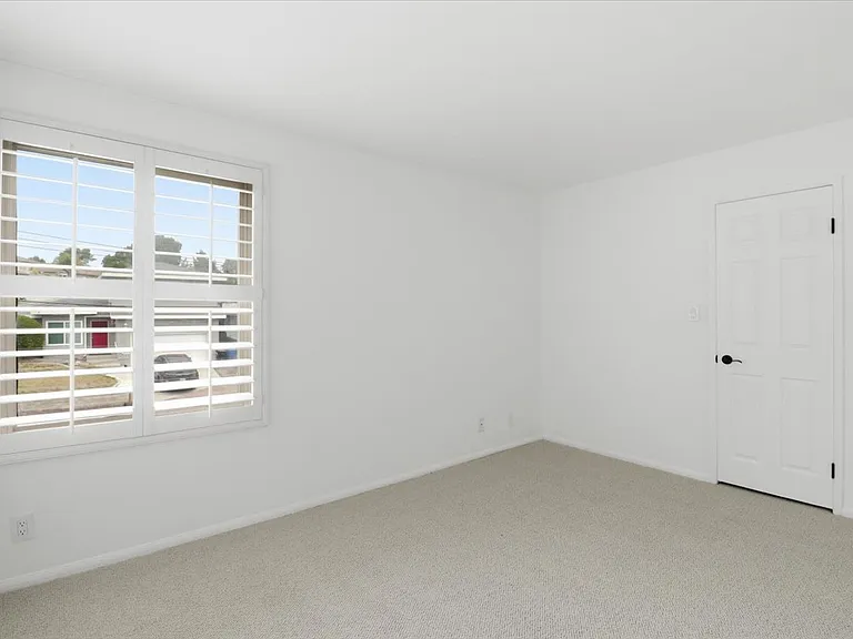 577 Houston Dr — Photo 9
