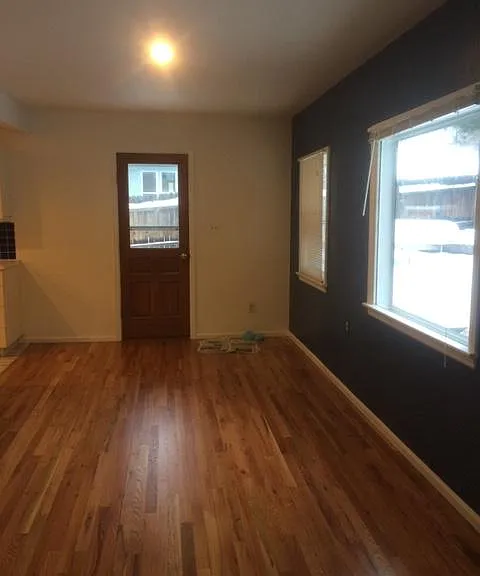 576 University Ave — Photo 5