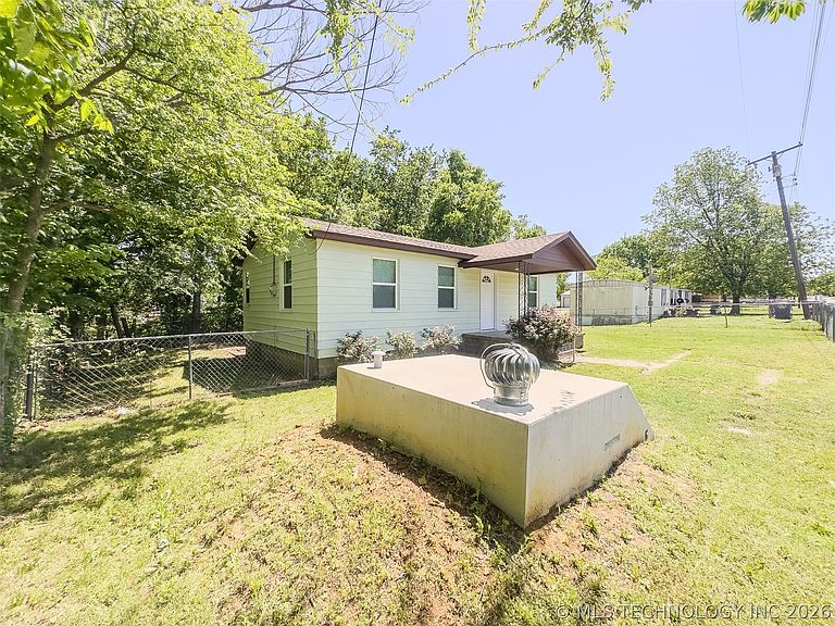 Listing photo 3