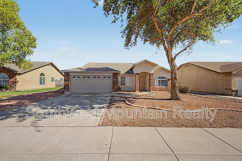 4 bed, 2.0 bath, 1918 sqft, $2,495 — Photo 1
