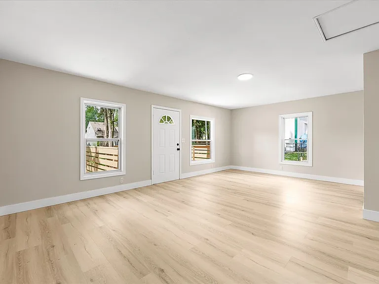 210 Lynn St — Photo 18