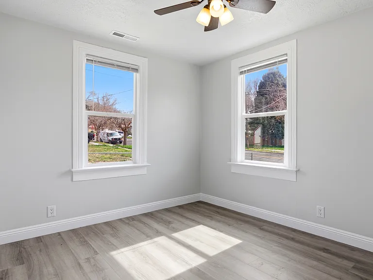 1060 Sullivan Rd — Photo 6