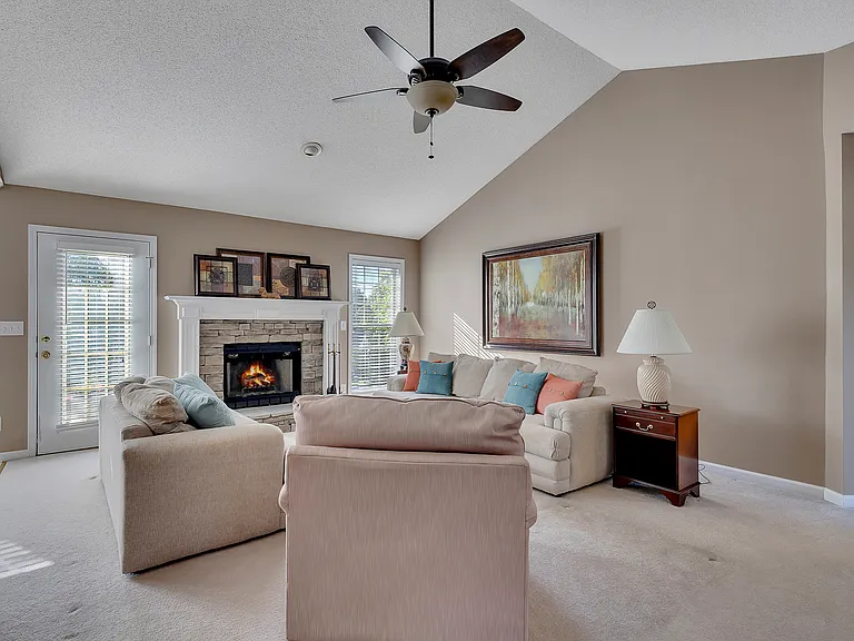 500 Mount Vernon Ln #1 — Photo 2