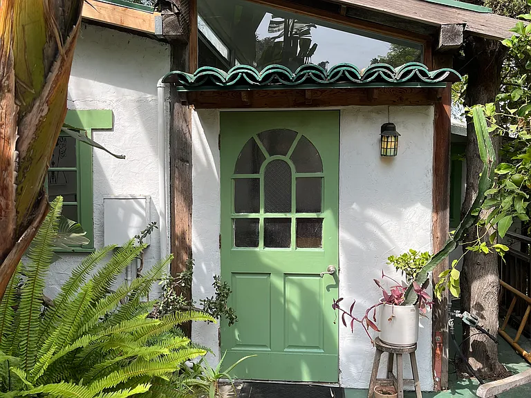 Fernwood Ave — Photo 1
