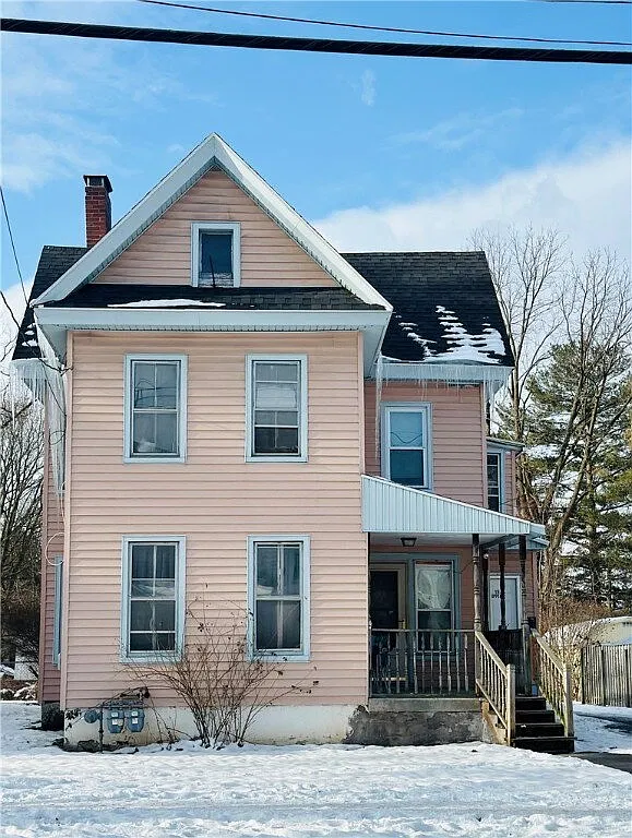 3 bed, 1.0 bath, 1350 sqft, $1,245 — Photo 2