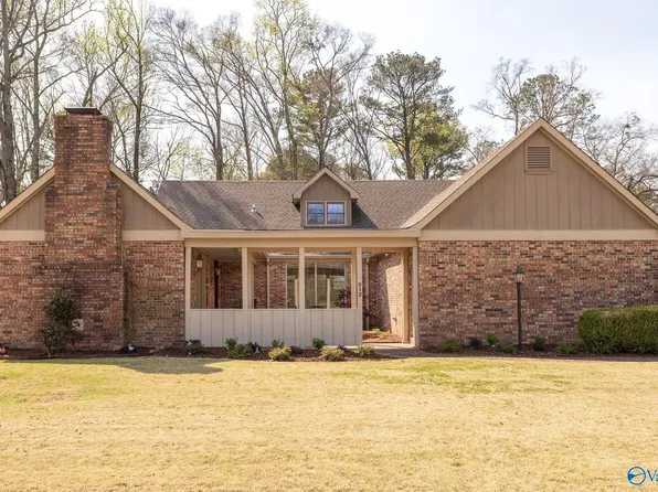 212 Montgomery Dr, Moulton, AL 35650