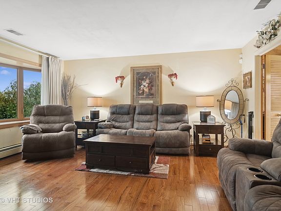 4th image of 7045 W Sunnyside Ave