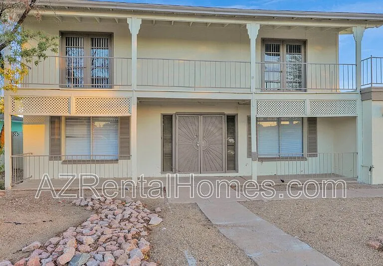 966 E La Jolla Dr — Photo 4
