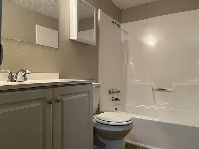 Tiblow Village Apartments — Photo 12