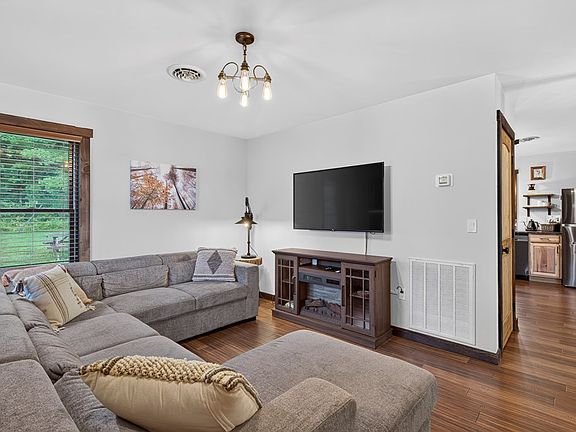 5th image of 200 Lexington St