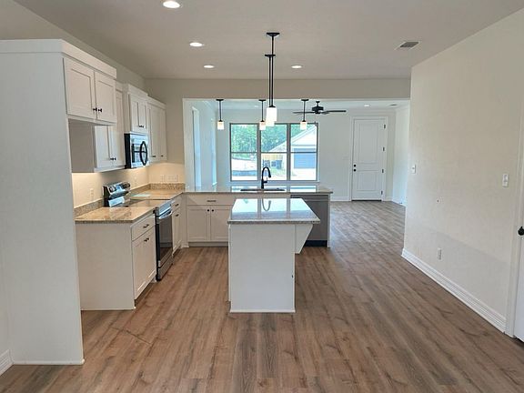 4th image of 276 Oak Valley Dr