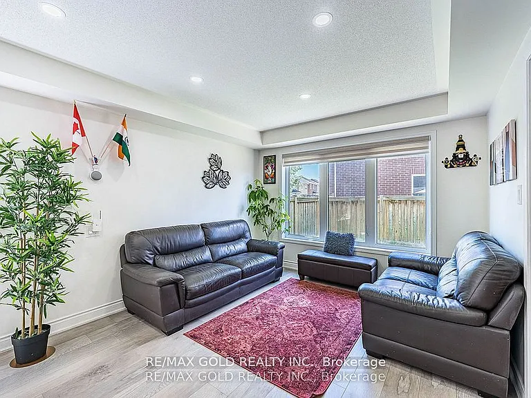 26 Robert Parkinson Dr — Photo 6