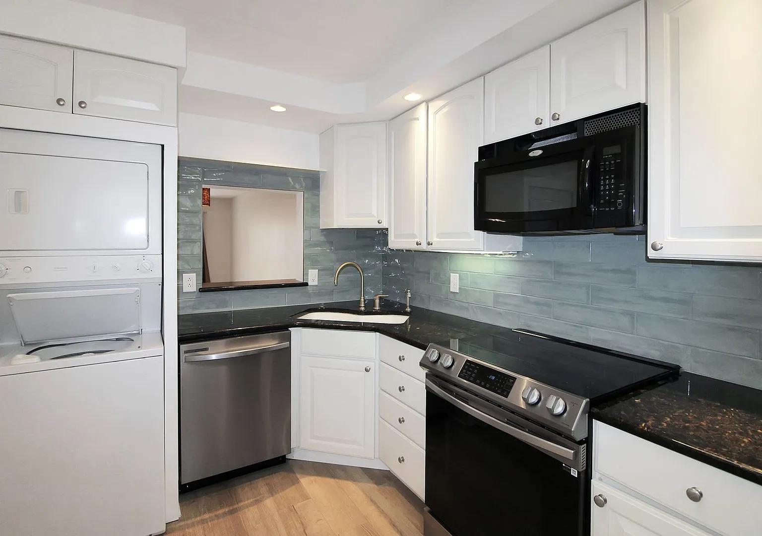 Bella Costa Annual Condo for Rent — Photo 4