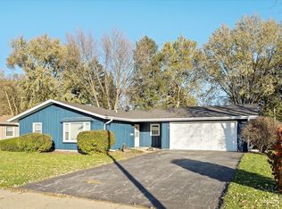 19 Poplar Pl, North Aurora, IL 60542