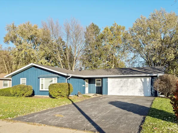 19 Poplar Pl, North Aurora, IL 60542