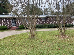 223 Fairview Rd SW, Camden, AR 71701