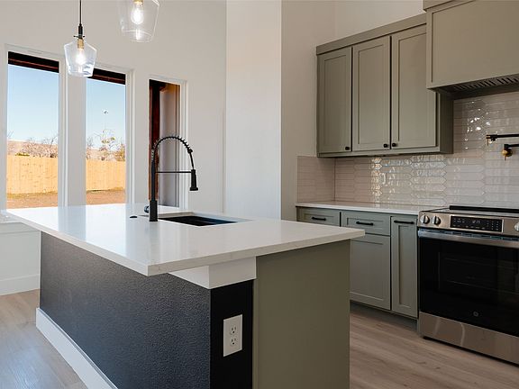 4th image of 592 Highview Ct