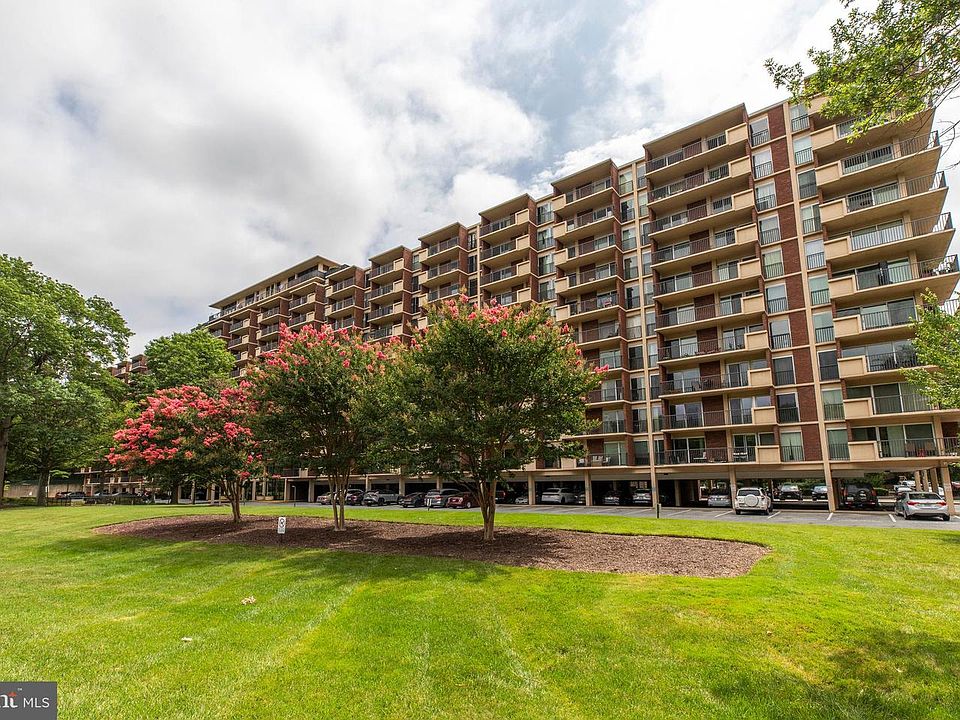 1st image of 1300 Army Navy Dr APT 814