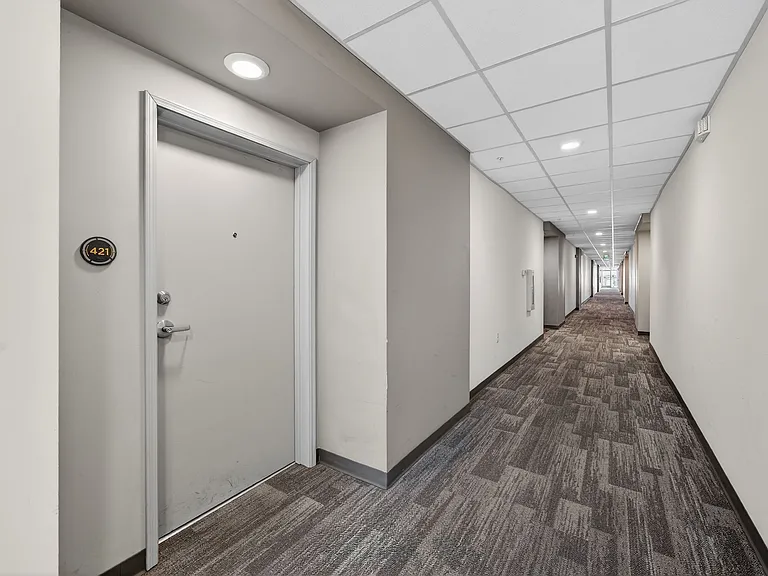 400 Herron Dr #21 — Photo 3
